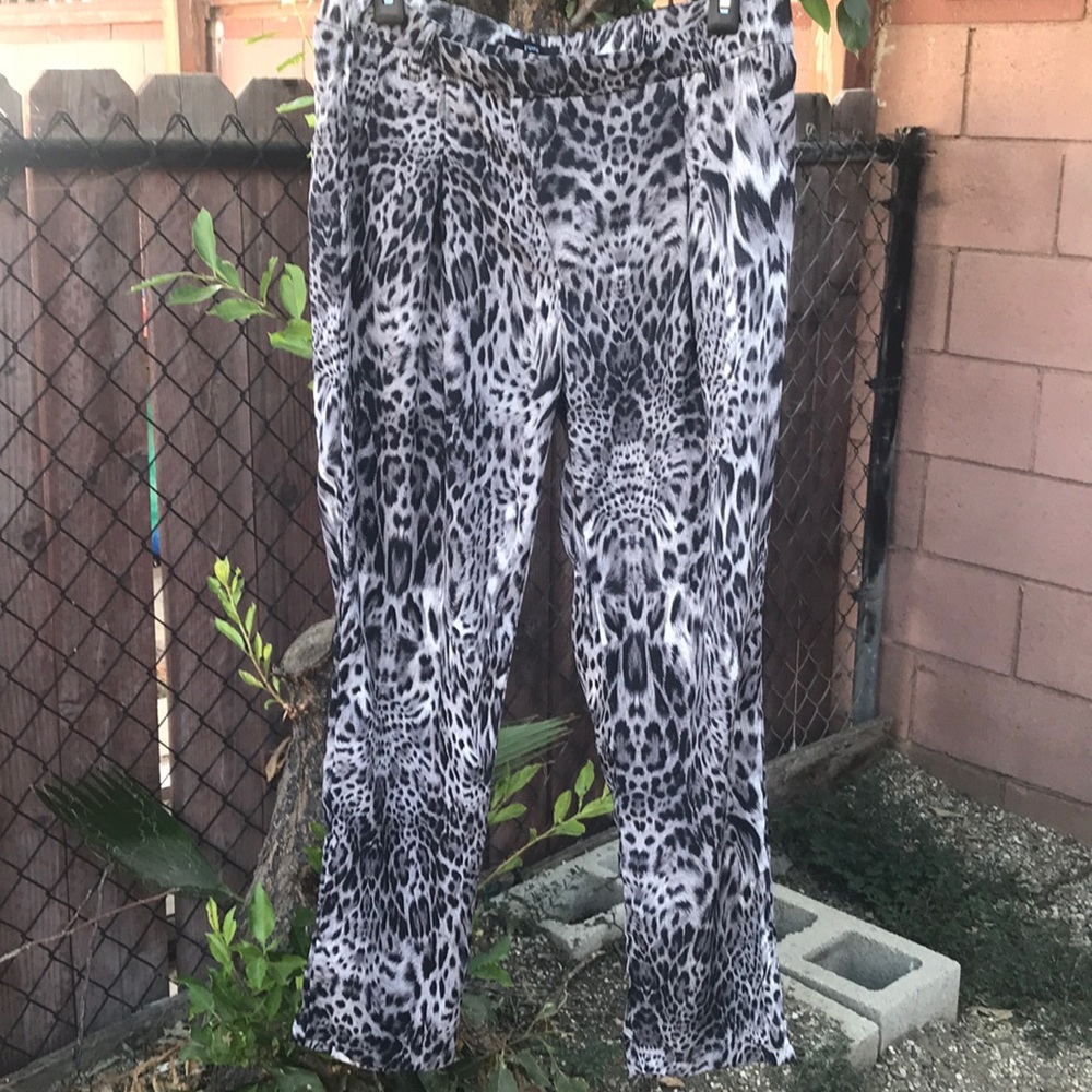 Black/gray Leopard print pants by Fora.